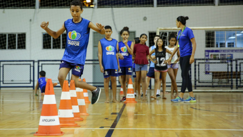 A Escola de Esportes recebe crianças e adolescentes da comunidade do Dendê, do bairro Edson Queiroz e entorno. (Foto: Ares Soares)