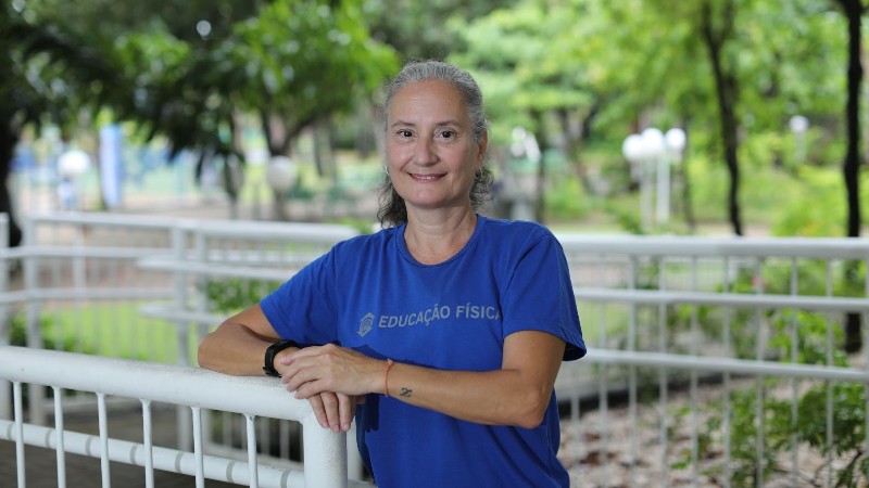 Perto dos 60, a carioca Catarina Ney de Almeida investe no sonho da formação em  Educação Física na Unifor (Foto: Ares Soares)