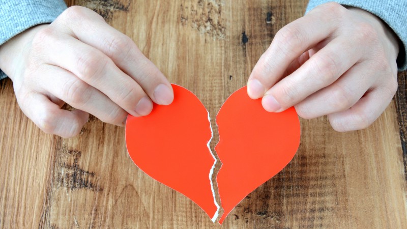 Unifor Notícias Mobile deste domingo tem como matéria de capa o fim dos relacionamentos amorosos na juventude (Foto: Getty Images)
