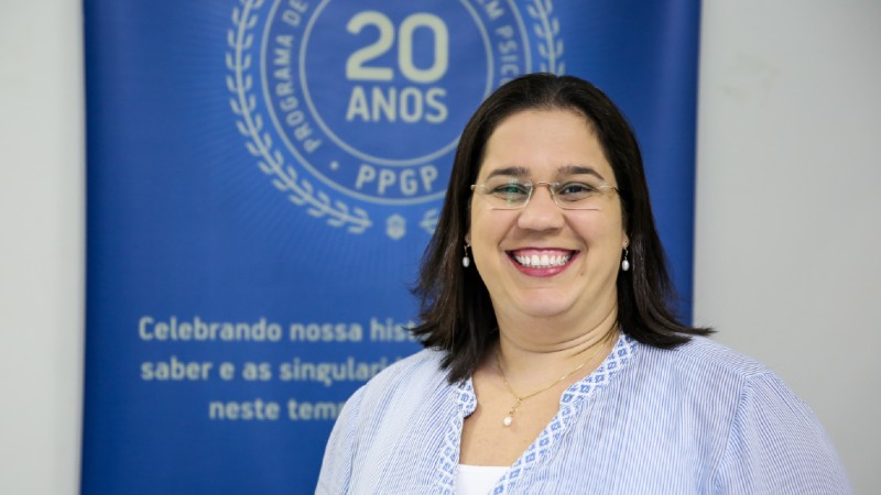 Professora Normanda Araújo, coordenadora do Laboratório de Estudos dos Sistemas Complexos: casais, famílias e comunidades (Lesplexos) (Foto: Ares Soares)