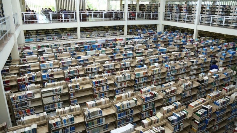 Biblioteca da Unifor possui o maior acervo das regiões Norte e Nordeste (Foto: Ares Soares)