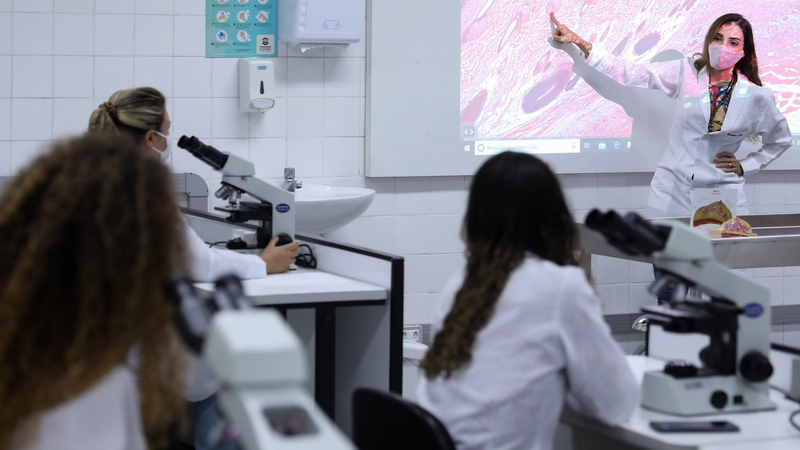 A iniciativa traz explicações sobre o que são grupos de estudo e ações de extensão, e visa apresentar ao corpo acadêmico das áreas da saúde as diversas opções de integração presentes na graduação (Foto: Ares Soares)