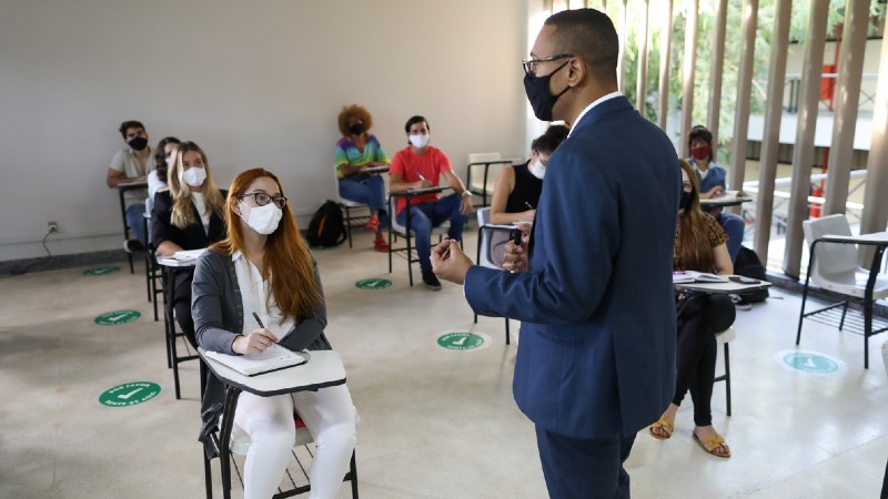 Vocação para ensinar: professores inspiram estudantes na construção de conhecimentos que beneficiam a sociedade nos mais diversos âmbitos (Foto: Ares Soares)