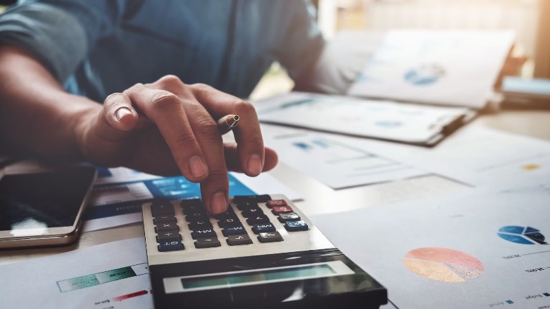 Planejamento financeiro auxilia no controle do próprio orçamento e evita dívidas (Foto: Getty Images)