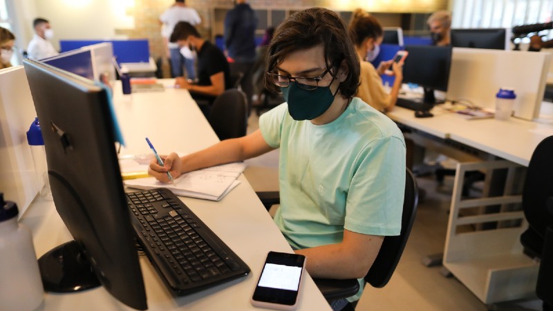 As dúvidas sobre o processo de matrícula podem ser tratadas com o setor Sucesso do Aluno por telefone, WhatsApp ou no campus. (Foto: Ares Soares)