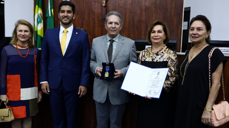 Renata Queiroz Jereissati, Pedro França, Cláudio Machado Rocha, professora Fátima Veras e Paula Queiroz Frota (Foto: Ares Soares)