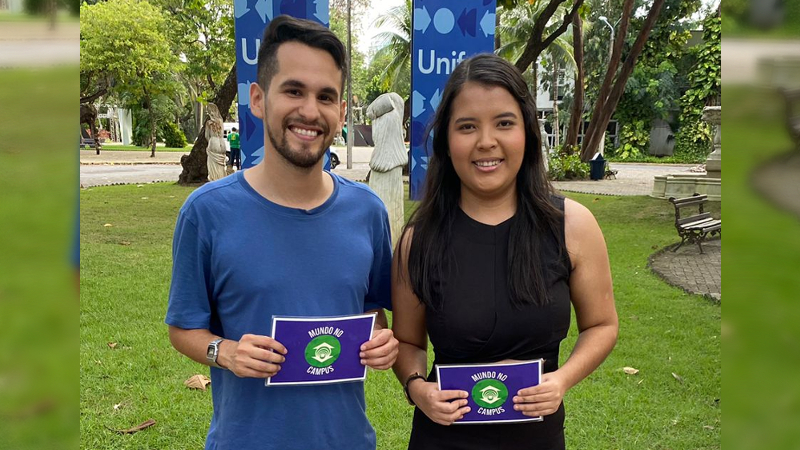 Lucas Breno Falcão e Misaelly Silva, estudantes de Jornalismo da Unifor, apresentam o Mundo no Campus nesta quarta-feira, 24 de maio, às 19h (Foto: Marcelo Falcão)