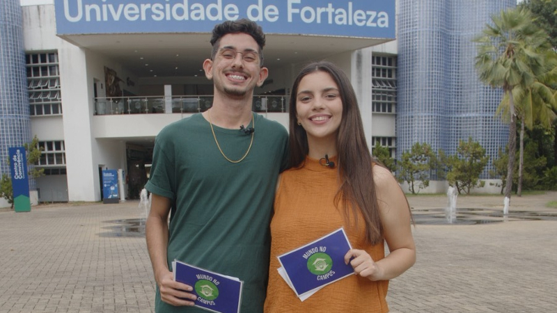 Gabriel Alves e Ana Flávia Viana, estudantes de Jornalismo da Unifor, apresentam o Mundo no Campus nesta quarta-feira, 31 de maio, às 19h (Foto: Marcelo Falcão)