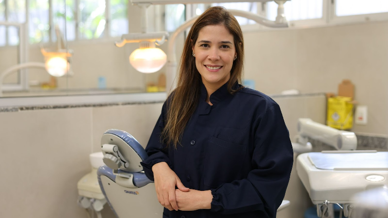 Nadine é professora do curso de Odontologia e presidente docente da XXVI JAO, que acontece nos dias 7 e 8 de outubro (Foto: Ares Soares)