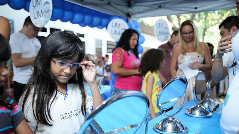 A ação tem como objetivo realizar exames oftalmológicos gratuitos nos alunos da Escola de Aplicação Yolanda Queiroz. Foto: Ares Soares.