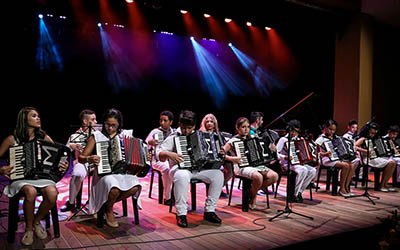 A Orquestra Sanfônica da Escola de Aplicação Yolanda Queiroz e a Unifor beneficia 50 alunos de 7 a 12 anos. Foto: Ares Soares/Unifor