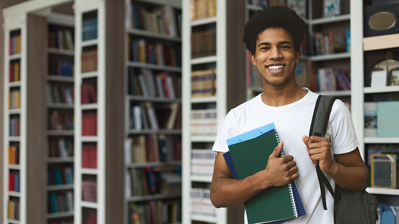 Para participar, os alunos têm que apresentar Performance Média Global (PMG) igual ou superior a 7, além de outros requisitos contidos no edital. (Foto: Getty Images)