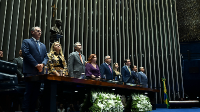 Parlamentares, autoridades, empresários e representantes de organizações governamentais e da sociedade civil estiveram presentes na solenidade (Foto: Ton Molina)