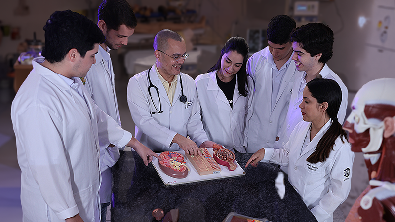 O curso de Medicina conta com uma matriz curricular 69% prática e dezenas de ligas acadêmicas que estimulam o ensino, a pesquisa e a extensão em formação médica (Foto: Ares Soares)