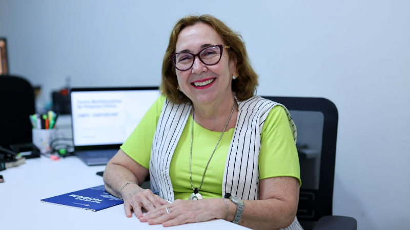 Coordenadora adjunta do Comitê de Ética em Pesquisa, Viviana é egressa e professora da Universidade de Fortaleza (Foto: Ares Soares)