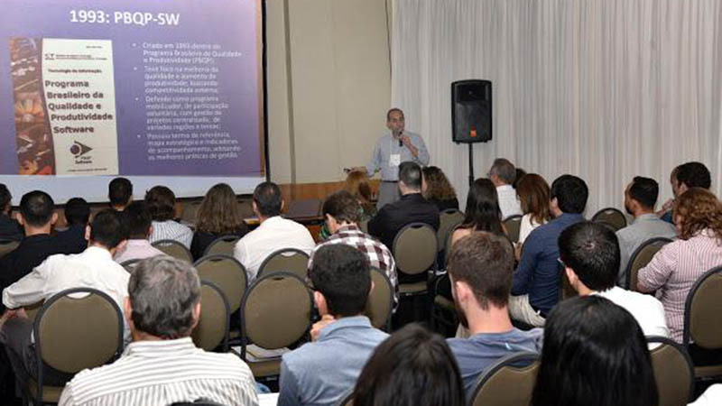 A programação do simpósio reúne sessões técnicas, minicursos, keynote speakers e palestras de empresas. Foto: Divulgação.