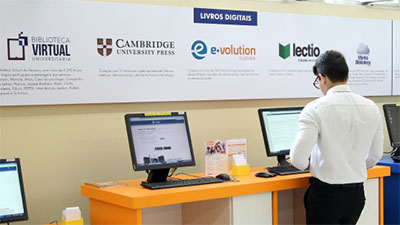O objetivo do treinamento é apresentar as fontes de informação eletrônica e bases de dados digitais disponíveis para a pesquisa científica (Foto: Ares Soares/Unifor)