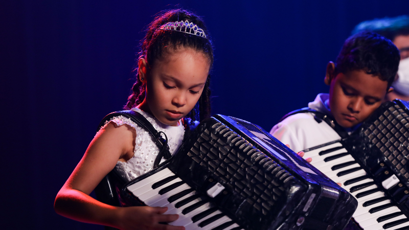 O evento acontece tradicionalmente ao fim de cada ano e reúne alunos, professores e familiares em um momento repleto de arte e cultura (Foto: Ares Soares)