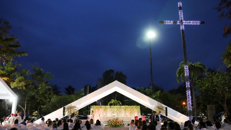 Tradicional no calendário da Universidade de Fortaleza, Celebração Ecumênica de Natal acontece a partir das 18h. Registro fotográfico realizado antes da pandemia de Covid-19 (Foto: Ares Soares)