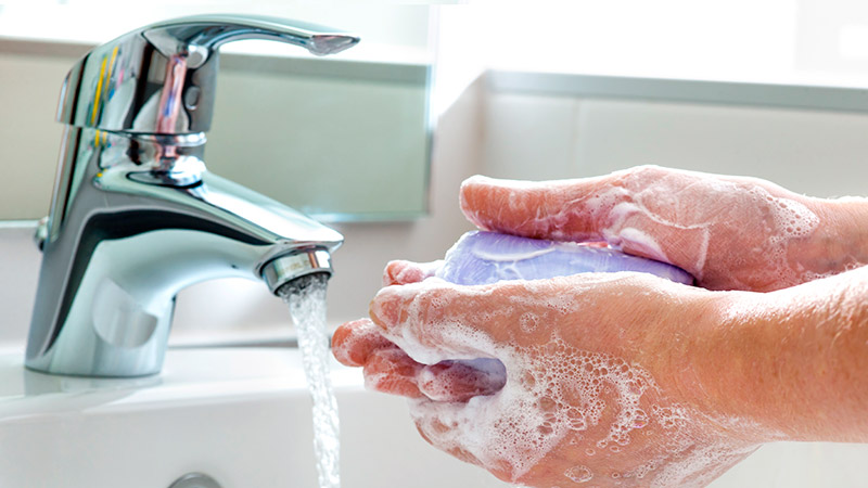O Dia Mundial da Higienização das Mãos acontece no dia 5 de maio (Foto: Shutterstock)