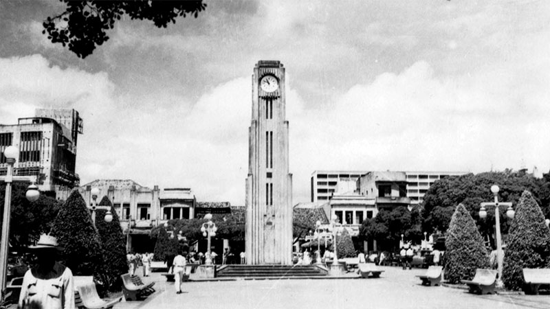 A Praça do Ferreira, no Centro, é um Marco Histórico e Patrimonial de Fortaleza, mas o decreto não tem valor de tombamento e não impede intervenções no projeto (Foto: Tibor Jablonsky/Acervo IBGE)