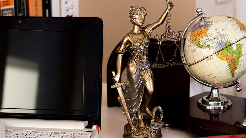 São oferecidas seis bolsas para o Mestrado