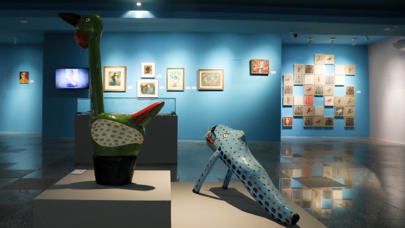 A mostra reúne obras de artistas de diferentes cidades do Ceará e do Brasil (Foto: Ares Soares)