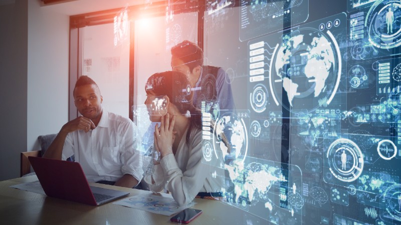 Banco patrocina ensino que une prática, teoria e habilidades focadas em TI . A iniciativa Santander Bootcamp formará novos talentos para trabalhar com alta tecnologia (Foto: Getty Images)