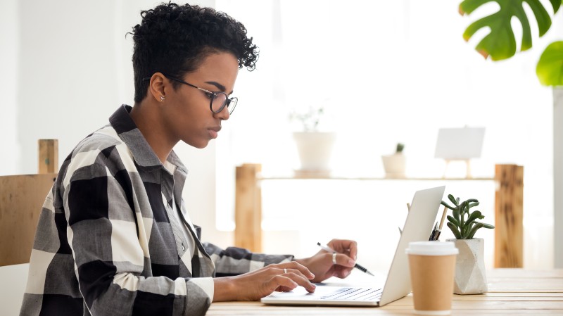 Plataforma divulga vagas para alunos que desejam se inserir no mercado de trabalho (Foto: Getty Images)