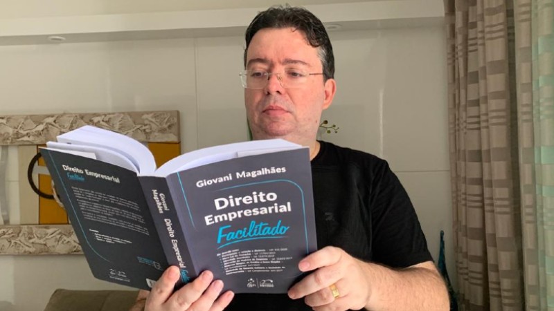 Professor do curso de Direito da Unifor, Giovani Magalhães tem 15 anos de experiência em ensino sobre Direito Empresarial. (Foto: Acervo pessoal)