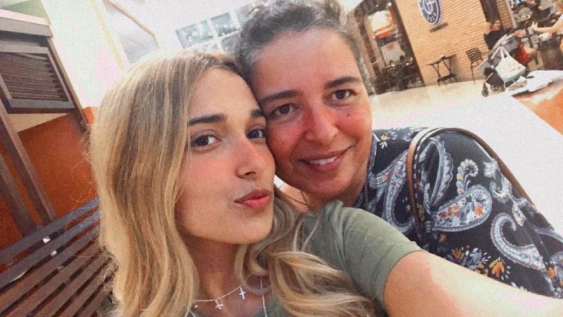 Ana Luisa Paes [à esquerda] conta como no isolamento aproximou-se ainda mais de sua mãe, Silmara Paes [à direita]. (Foto: Acervo pessoal)