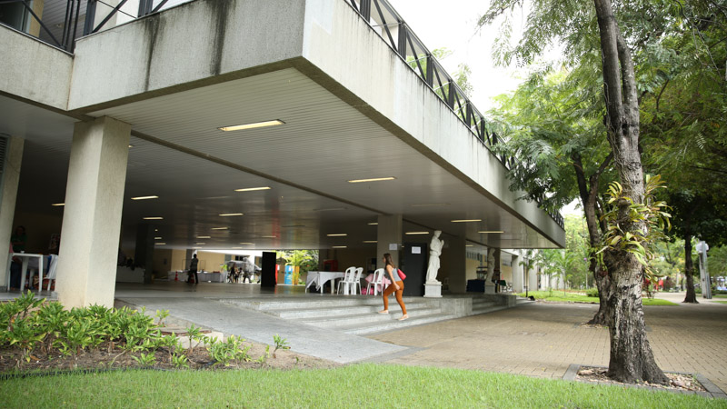 Acessibilidade arquitetônica: rampa.