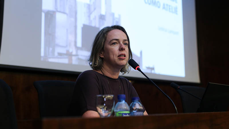 A ocasião foi prestigiada por inúmeros alunos e professores que lotaram o auditório da biblioteca na tarde desta quarta-feira (16). Foto: Ares Soares.