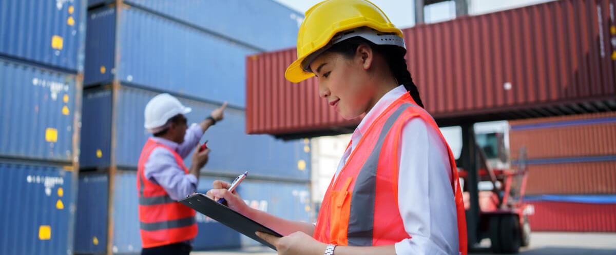 Comércio Exterior graduação proporciona experiências e