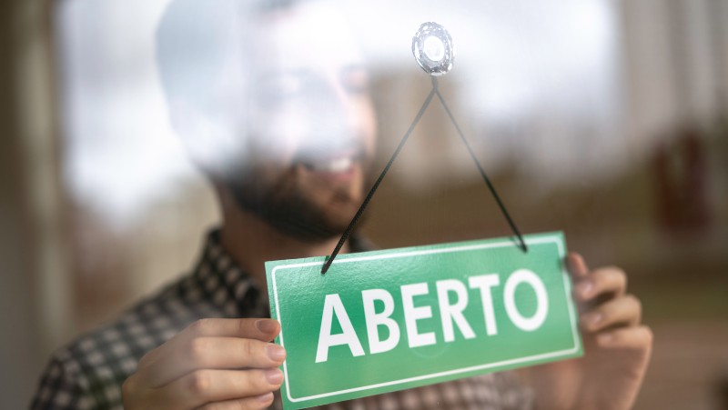 Estudantes vão ser capacitados para entender os trâmites organizacionais e tributários no processo de abertura de uma empresa (Foto: Getty Images)