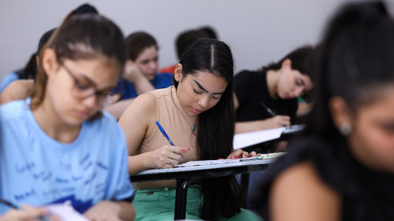 O percentual de desconto varia de acordo com a forma de ingresso, modalidade e turno do curso (Foto: Ares Soares)