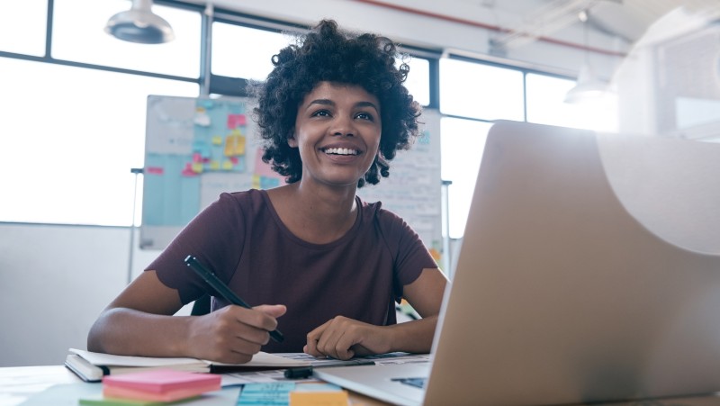 Por meio da plataforma, os alunos também podem solicitar e agendar sessões individualizadas de orientação curricular e de planejamento de carreira (Foto: Getty Images)