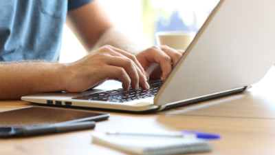 As inscrições para concorrer as bolsas são gratuitas e todo o processo seletivo é online (Foto: Getty Images)