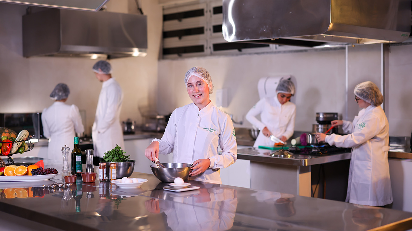 alunos e professores em laboratório da nutrição
