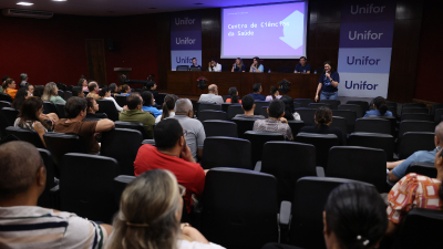 Os diretores dos Centros de Ciências da Unifor abordaram o funcionamento dos respectivos centros de ensino da universidade e responderam dúvidas dos pais (Foto: Ares Soares)
