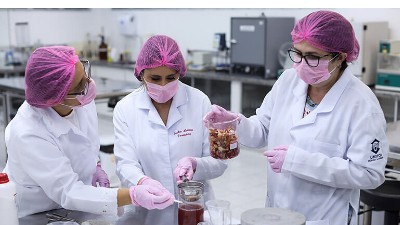 O curso de graduação em Farmácia da Unifor conta com corpo docente de excelência e estrutura de laboratórios de última geração. Foto: Ares Soares