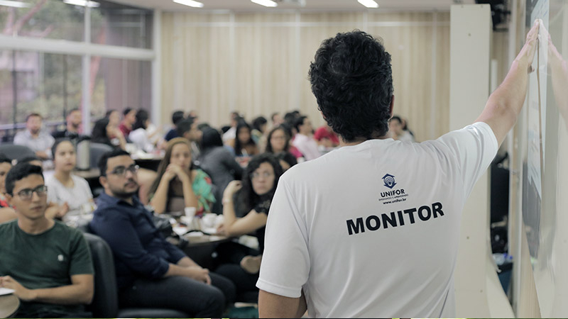 Na Universidade de Fortaleza, estudantes têm a oportunidade de dar os primeiros passos da vida profissional ainda na graduação (Foto: Ares Soares/foto tirada antes da pandemia)