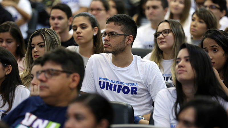 O programa tem por objetivo proporcionar a participação dos alunos na execução de atividades de apoio ao ensino e aprendizagem (Foto: Ares Soares)