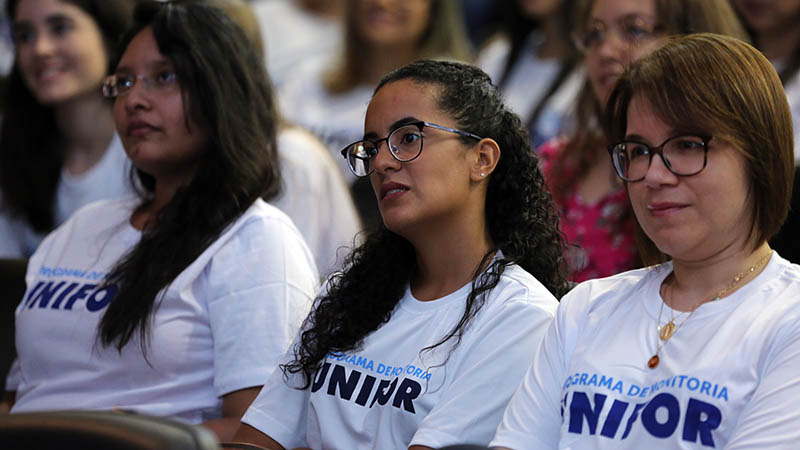 O programa tem por objetivo proporcionar a participação dos alunos na execução de atividades de apoio ao ensino e aprendizagem (Foto: Ares Soares)