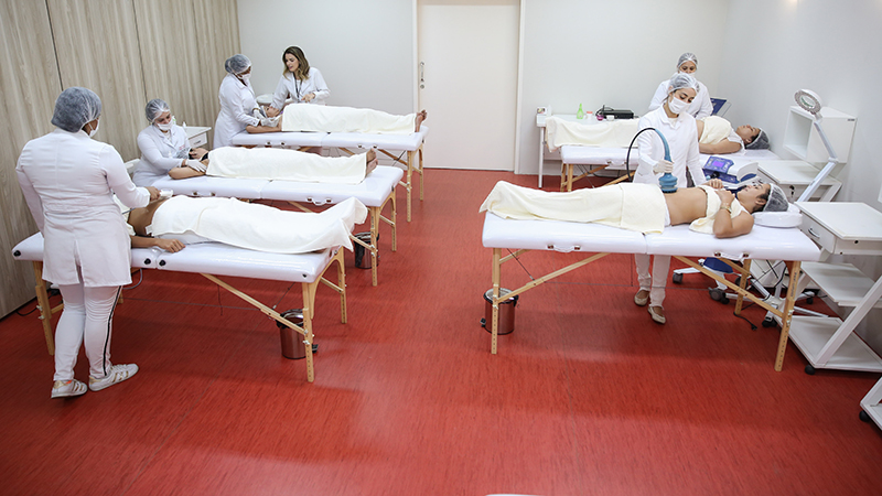 . A ação é mais uma iniciativa do curso que busca oferecer espaços de lazer para os colaboradores da Universidade, bem como oportunizar uma experiência de prática para os estudantes.  Foto: Ares Soares.