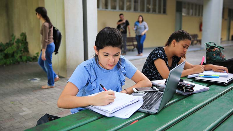 Em 2019, o Programa Santander Graduação concederá 700 bolsas de estudos a alunos de todo o Brasil (Foto: Natinho Rodrigues) (Foto: Natinho Rodrigues)