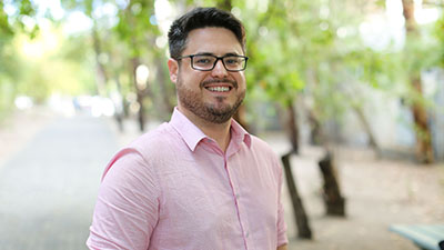 Para o professor Filipe Brito, levar frutas, sucos, água e biscoitos leves ajuda a gerenciar a fome e evitar o desgaste mental durante as muitas horas de prova de Enem. Foto: Ares Soares