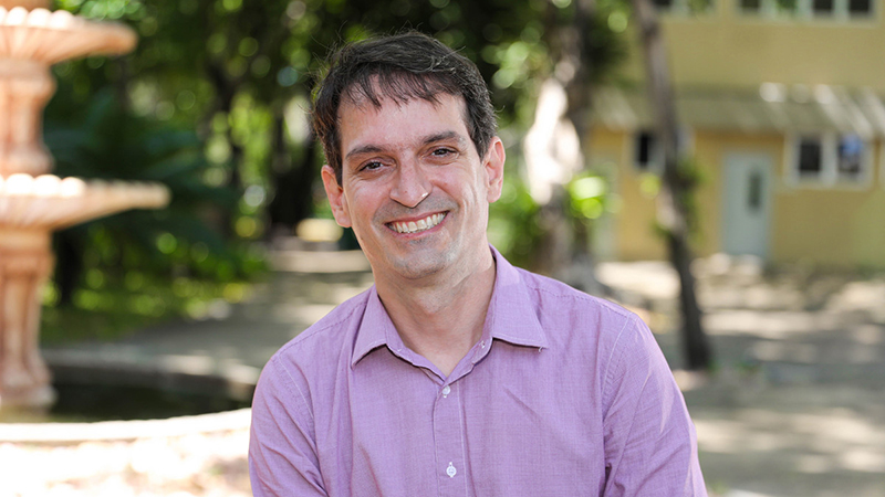 Luciano Praça é professor do curso de Odontologia da Universidade de Fortaleza. (Foto: Ares Soares)