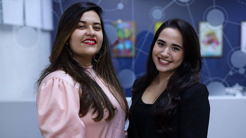 Luiza Marques e Larissa Holanda, alunas do curso de Medicina da Universidade de Fortaleza. Foto: Ares Soares.
