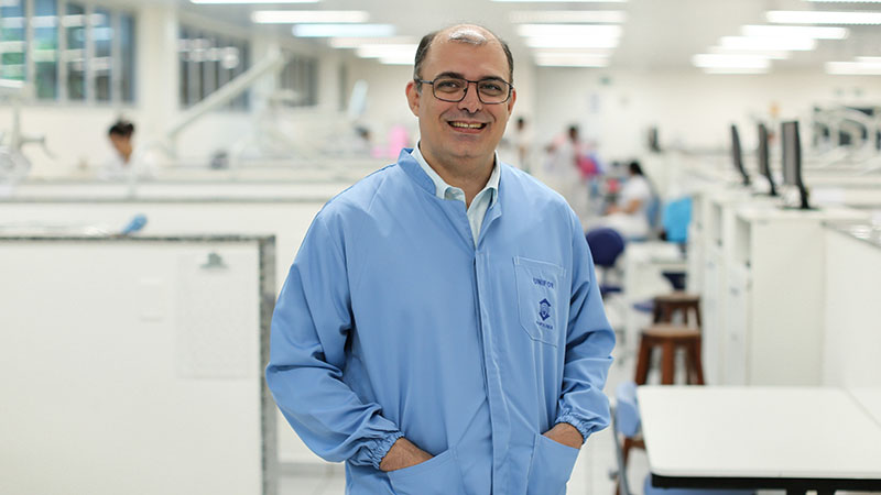 Marlio Ximenes é coordenador do curso de Odontologia da Universidade de Fortaleza, que detém 4 estrelas no Guia do Estudante. (Foto: Ares Soares)